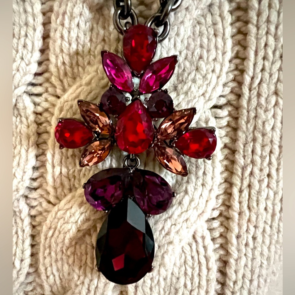 Oscar de la Renta gorgeous crystal necklace that converts into a brooch.